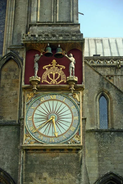 Medeltida Klockan Norrsidan Wells Katedral Somerset Himmelsblå Bakgrund — Stockfoto