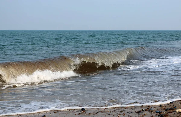 Brise-vagues sur la plage — Photo