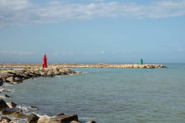 Sahil hattı deniz feneri