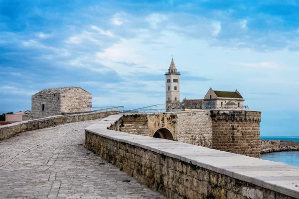 Kilise ve liman Trani, İtalya