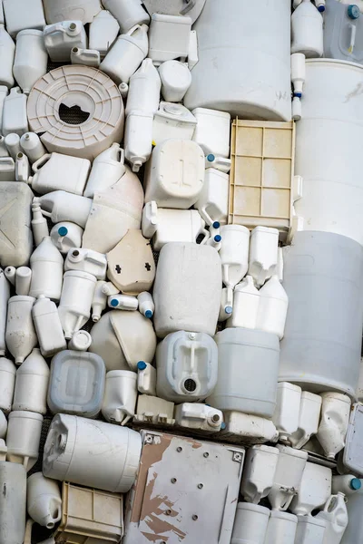 Una Gran Cantidad Residuos Plásticos Que Consisten Principalmente Botellas Plástico — Foto de Stock