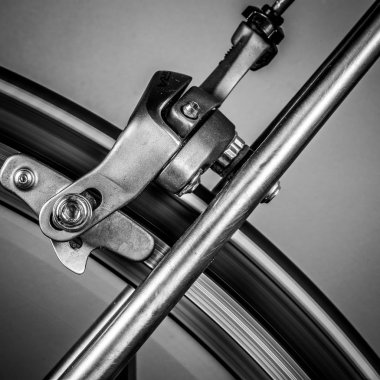 Bir kare ve bir yol bisikleti parçaları parçası.