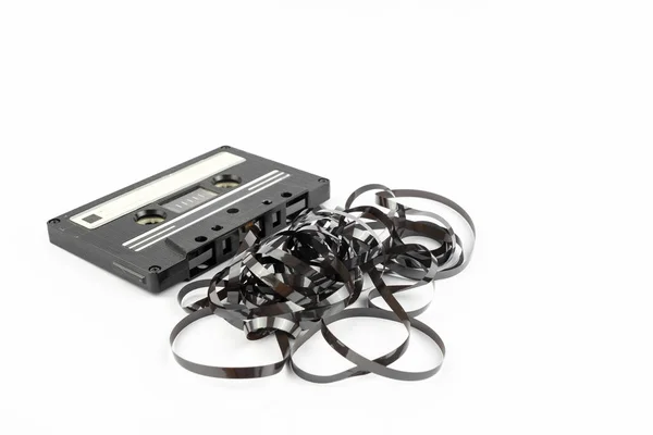 Viejo cassette vintage y compacto con la cinta sobresaliendo —  Fotos de Stock