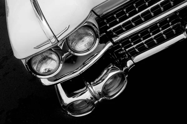Widok z przodu retro amerykański samochód — Zdjęcie stockowe