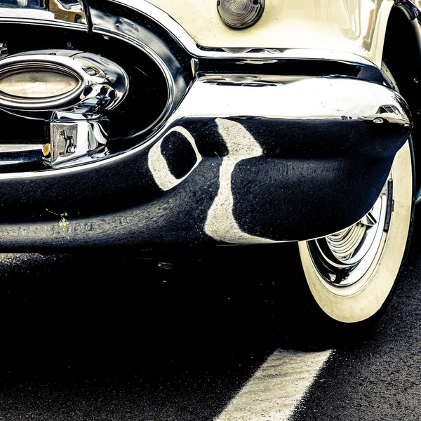 Widok z przodu retro amerykański samochód — Zdjęcie stockowe