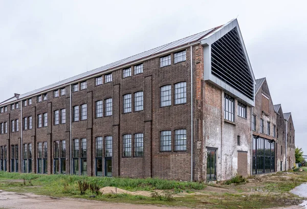 Alte Fabrikfassade — Stockfoto