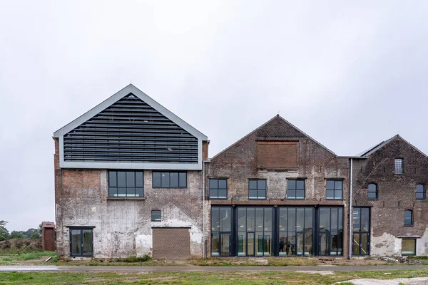 Alte Fabrikfassade — Stockfoto