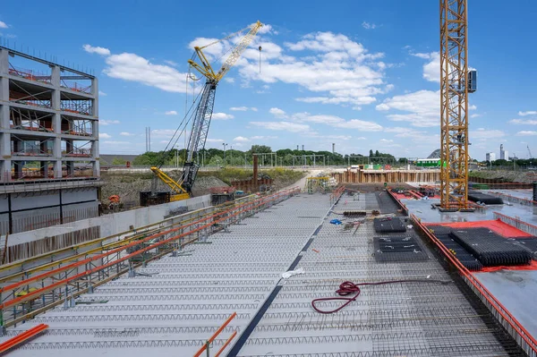 Vista General Sitio Construcción Bajo Cielo Azul Claro Soleado Hormigón — Foto de Stock