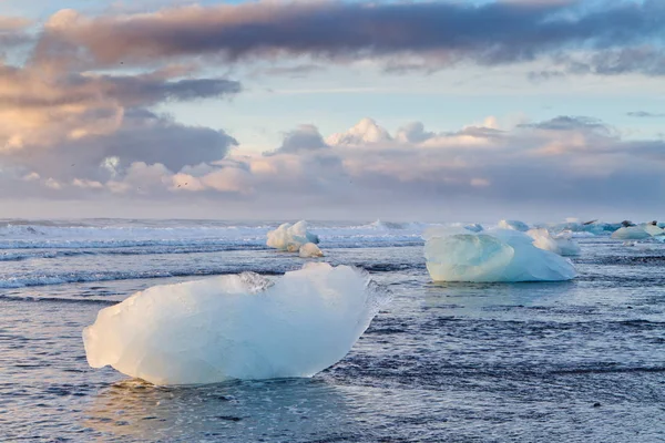 Pedra Gelo Com Areia Preta Praia Diamond Islândia — Fotografia de Stock