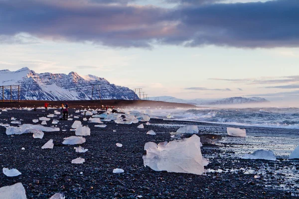 Πάγου Βράχου Μαύρη Άμμο Στην Παραλία Διαμάντι Ισλανδία — Φωτογραφία Αρχείου