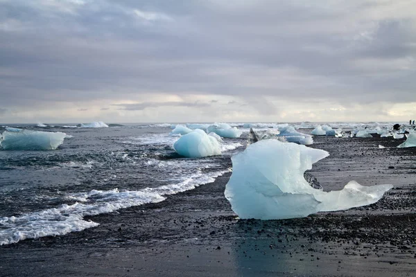 Πάγου Βράχου Μαύρη Άμμο Στην Παραλία Διαμάντι Ισλανδία — Φωτογραφία Αρχείου