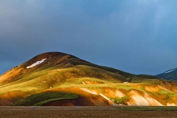 Paisaje Montañoso Islandés Atardecer Coloridas Montañas Volcánicas Zona Geotérmica Landmannalaugar — Foto de Stock