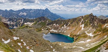 Panoramik dağ manzarası, Tatra Milli Parkı, Polonya. Yüksek Tatras, Karpat Dağları