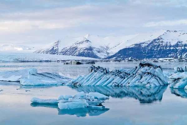 Παγόβουνα Στο Κρυσταλλικό Λιμνοθάλασσα Jokulsarlon Ισλανδία — Φωτογραφία Αρχείου