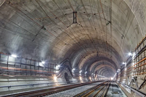 Moderno Túnel Ferroviario Nuevo Túnel Ferroviario Las Montañas Cárpatas Ucrania —  Fotos de Stock