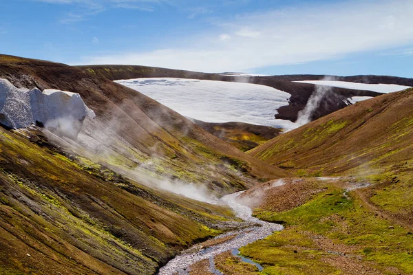 Ισλανδικά Ορεινό Τοπίο Ιαματικές Πηγές Και Ηφαιστειακά Βουνά Στην Περιοχή — Φωτογραφία Αρχείου