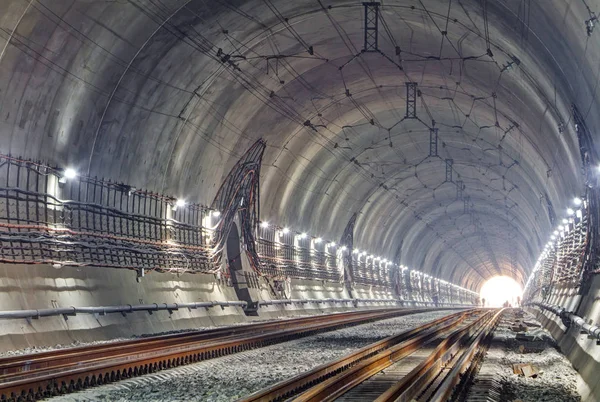 Moderno Túnel Ferroviario Nuevo Túnel Ferroviario Las Montañas Cárpatas Ucrania —  Fotos de Stock