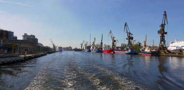 Nakliye Gdansk hisse senedi Albümdeki vinç. Polonya'daki sanayi sitesi. Kargo gündüz vinç. Polonya'da nakliye