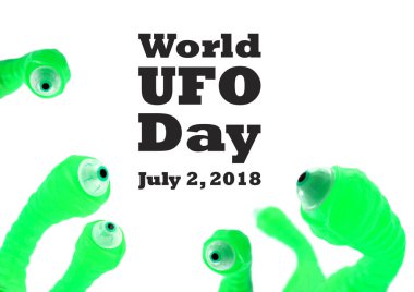 Dünya Ufo gün illüstrasyon. Yeşil gözleri hazır görüntüler. Uzaylı yeşil gözleri resim. Beyaz bir arka plan üzerinde korkunç yeşil gözleri. Çılgın gözlü arka plan. Önemli gün