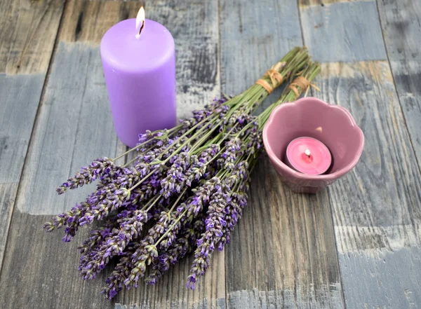 Imagens Estoque Decoração Lavanda Lavanda Sobre Fundo Madeira Bando Lavanda — Fotografia de Stock