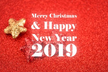 Mutlu Noeller ve mutlu yeni yıl 2019 illüstrasyon. Kırmızı Noel arka plan. Yıldız ile parlak Noel kartı