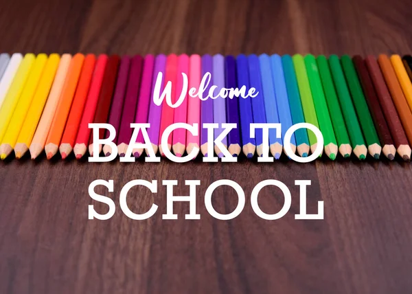 Welcome Back School Inscripción Con Lápices Colores Imágenes Stock Crayones — Foto de Stock