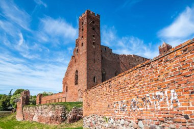 Radzyn Chelminski yılında Germen ortaçağ kalesi kalıntıları ediyor. Polonya