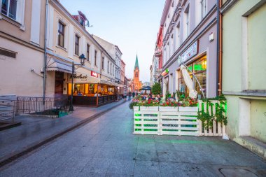 Bydgoszcz, Polonya - 1 Ağustos 2017: Geceleri Bydgoszcz şehir'in mimaride görünüm