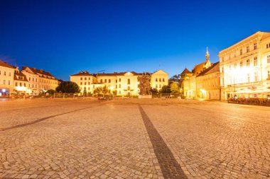 Bydgoszcz, Polonya - 1 Ağustos 2017: Geceleri Bydgoszcz şehir'in mimaride görünüm
