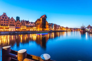 Gdansk, Polonya - 14 Ağustos 2017: Motlawa Nehri'nde akşam, Polonya Gdansk, Marina