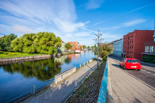 Old Town ve tahıl ambarları Brda nehrin yanında. Bydgoszcz, Polonya.