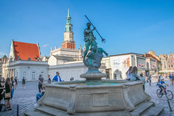 Poznań Polska Lipca 2018 Ludzie Starym Rynku Poznaniu — Zdjęcie stockowe