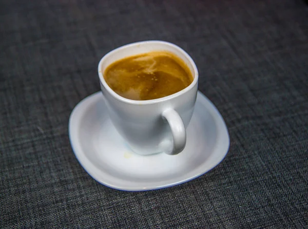 Primer Plano Taza Blanca Con Café Fresco —  Fotos de Stock