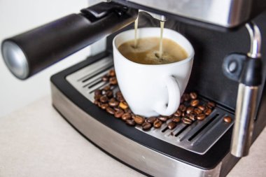 Kahve makinesi kahve hazırlama yakın çekim