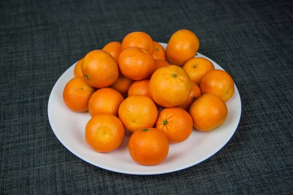 Ripe Orange Mandarins White Plate — Stock Photo, Image