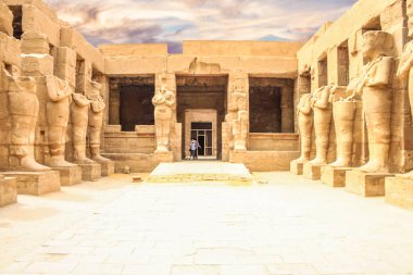 Luksor, Mısır antik Karnak Tapınağı kalıntıları görünümü