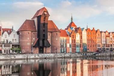 Gdansk, Polonya - 14 Ağustos 2017: Motlawa Nehri'nde akşam, Polonya Gdansk, Marina