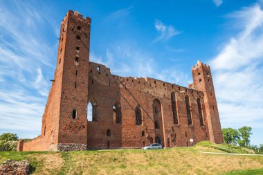 Radzyn Chelminski yılında Germen ortaçağ kalesi kalıntıları ediyor. Polonya