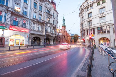 Bydgoszcz, Polonya - 1 Ağustos 2017: Bydgoszcz mimari şehir gece, Polonya
