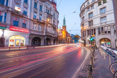 Bydgoszcz, Polonya - 1 Ağustos 2017: Bydgoszcz mimari şehir gece, Polonya