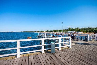 Gdansk, Polonya - 14 Ağustos 2017: İnsanlar üzerinde plaj, Baltık Denizi Gdansk 