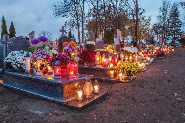 Queimar Velas Cemitério Dia Todos Santos Polônia — Fotografia de Stock