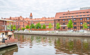 Old Town ve tahıl ambarları Brda nehrin yanında. Bydgoszcz, Polonya.