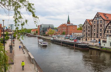 Bydgoszcz, Polonya, 2 Mayıs 2018: şehir ve Brda nehir Bydgoszcz eski görüntülemek