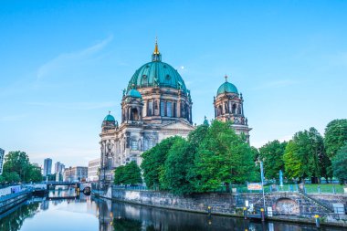 Berlin Cathedral veya Berliner Dom gece, Berlin, Almanya