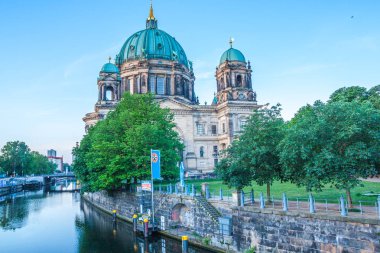 Berlin Cathedral veya Berliner Dom gece, Berlin, Almanya
