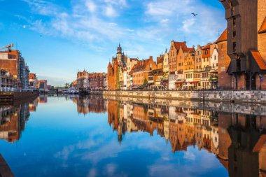 Tekneler Gdansk eski kasaba kanal. Gdansk. Polonya