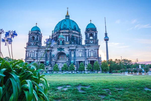 ベルリン大聖堂や夜 ベルリン ドイツのベルリン大聖堂 — ストック写真