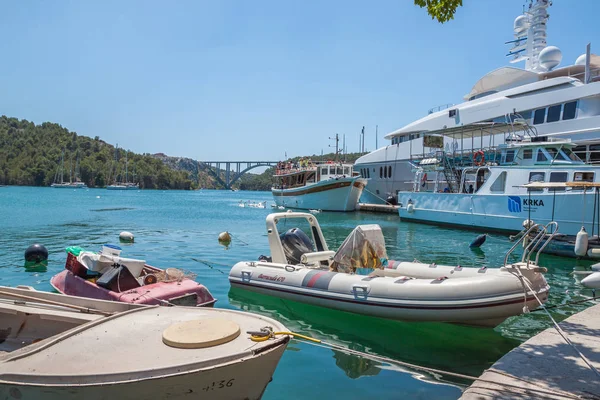 Makarska City Dalmaçya Hırvatistan Adriyatik Denizi Nin Kristal Berraklığında Turkuaz — Stok fotoğraf