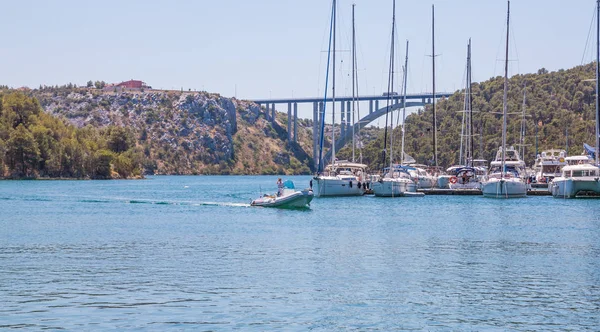 Makarska City Dalmaçya Hırvatistan Adriyatik Denizi Nin Kristal Berraklığında Turkuaz — Stok fotoğraf
